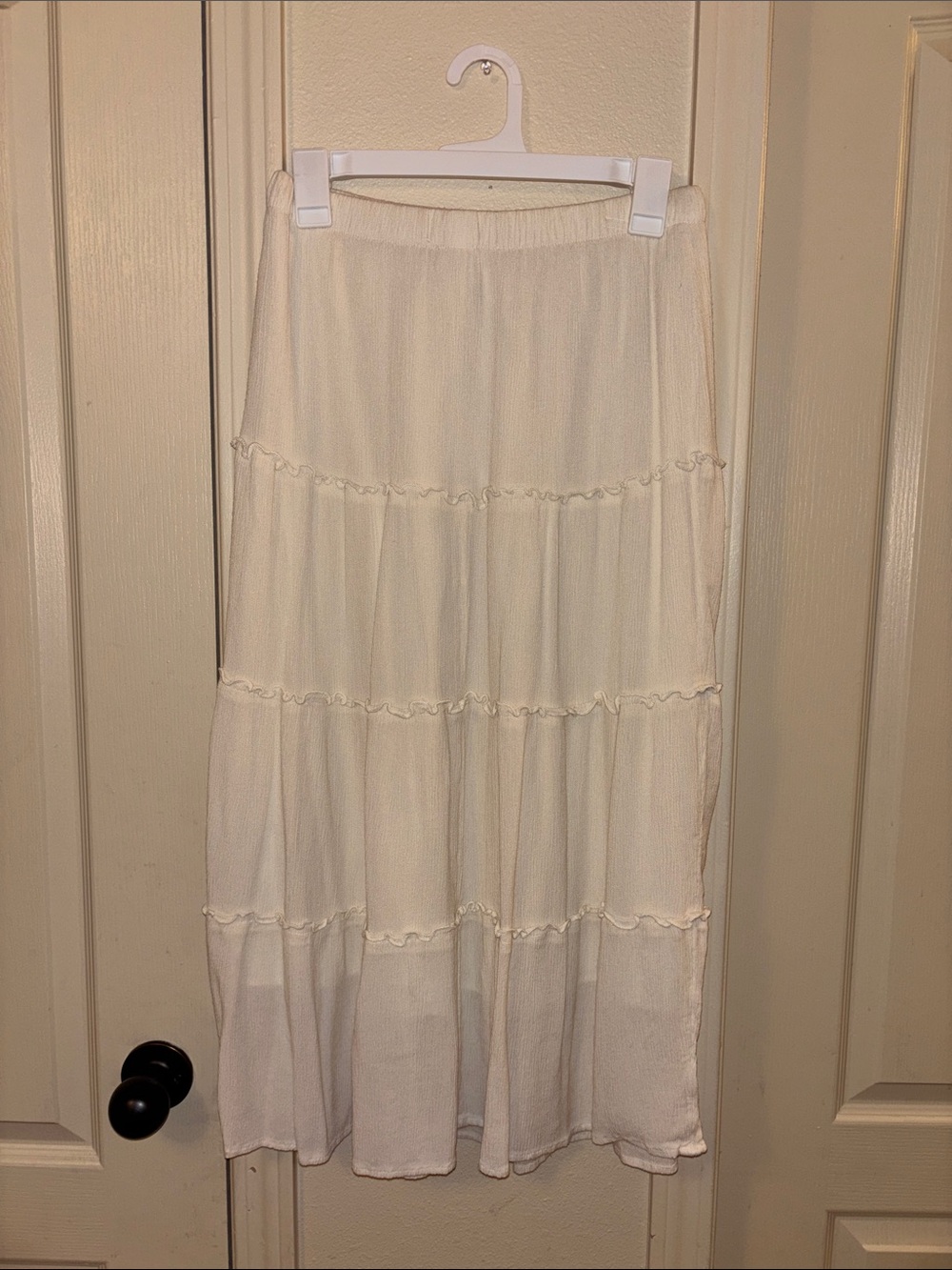 Hollister Cream Tiered Midi Skirt - Lightweight Everyday Style